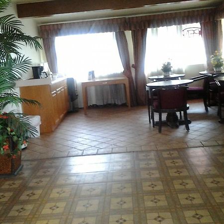 Budget Inn Туларе Экстерьер фото